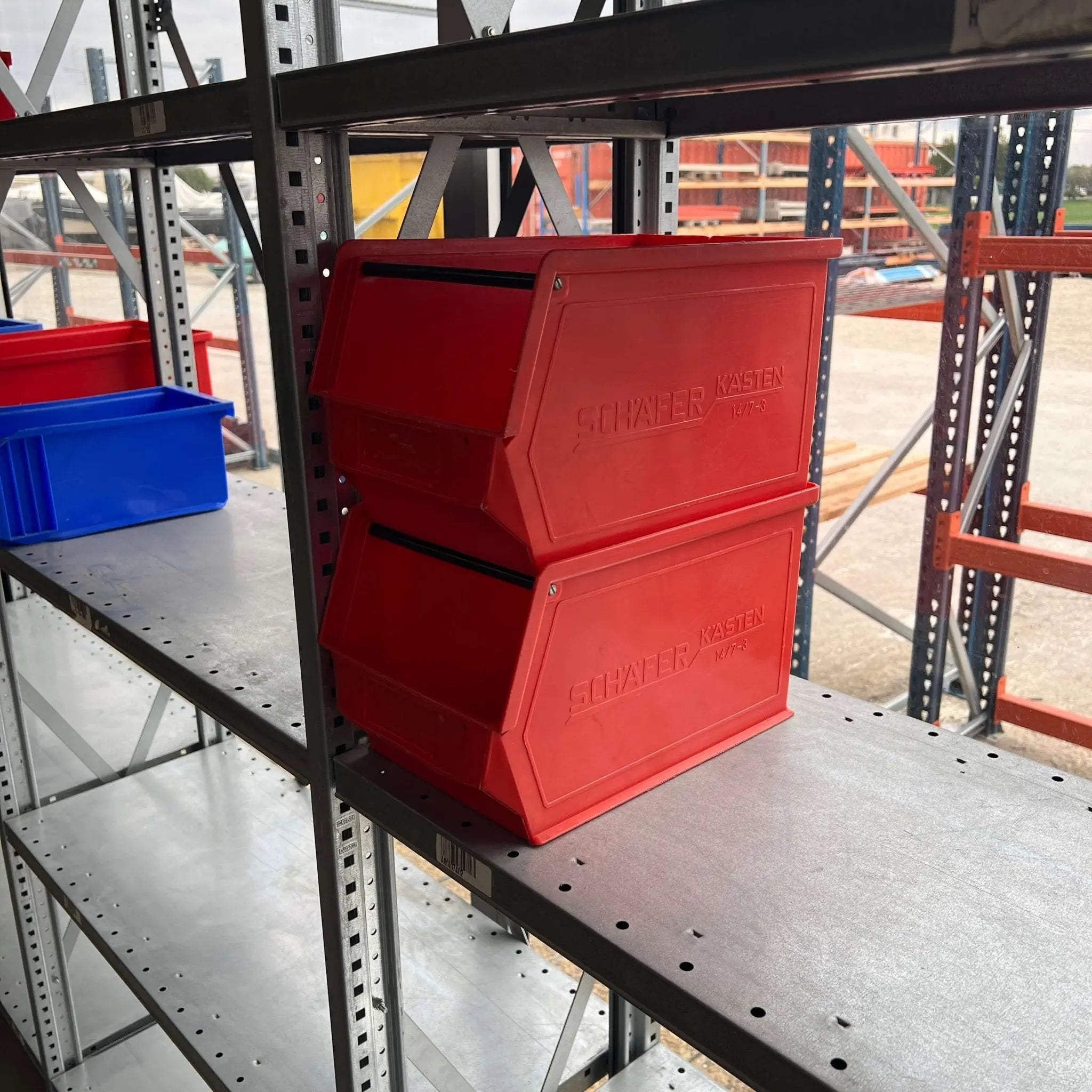 Bac à bec avec barre de transport L 30 l 20 H 20 Schafer rouge - System AgencementBac à bec